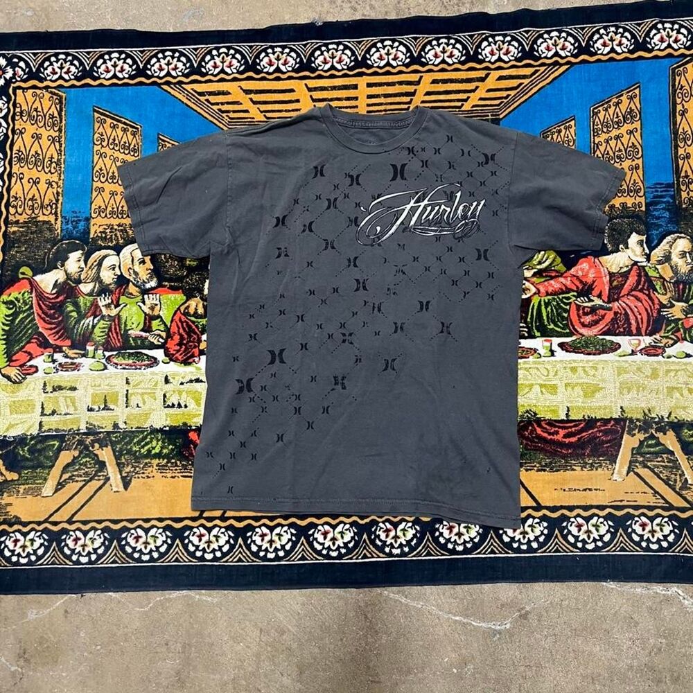 Hurley grey graphic tshirt Size medium skater y2k punk goth barbed wire 2000s